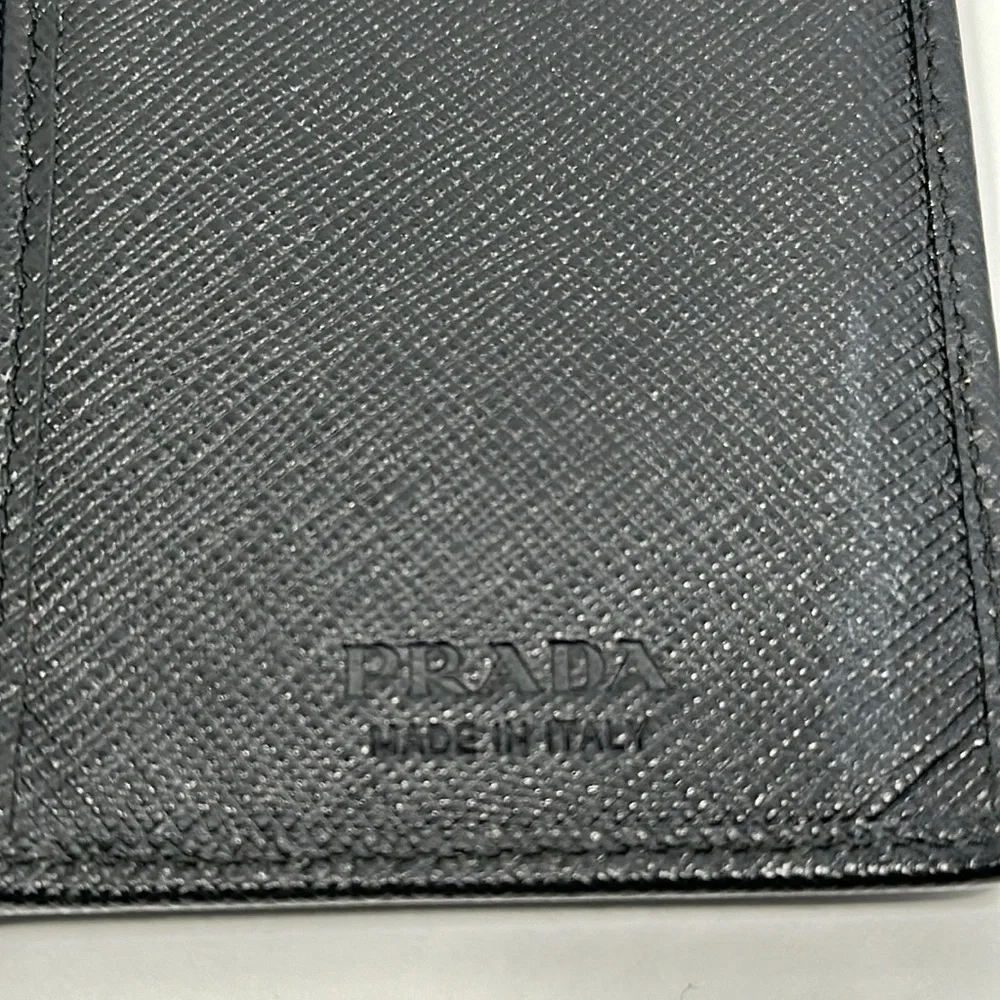 Authenticated PRADA Unisex Saffiano Leather Bi-Fold Bi-color Wallet- Black/White